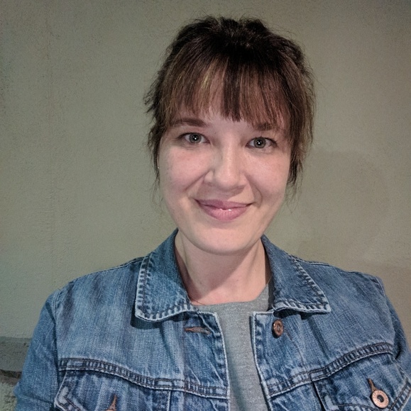 Bee's closet - Picture 2 of 2